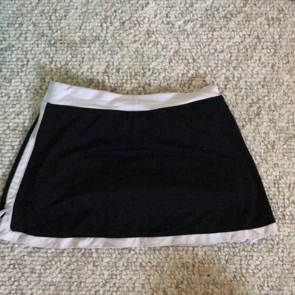 Black and White Nike Tennis skirt - Picture 2 of 4